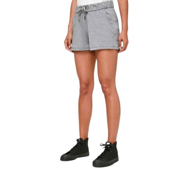LULULEMON ATHLETICA On The Fly Short '2.5" In Heathered Slate Size 12 - Picture 1 of 7